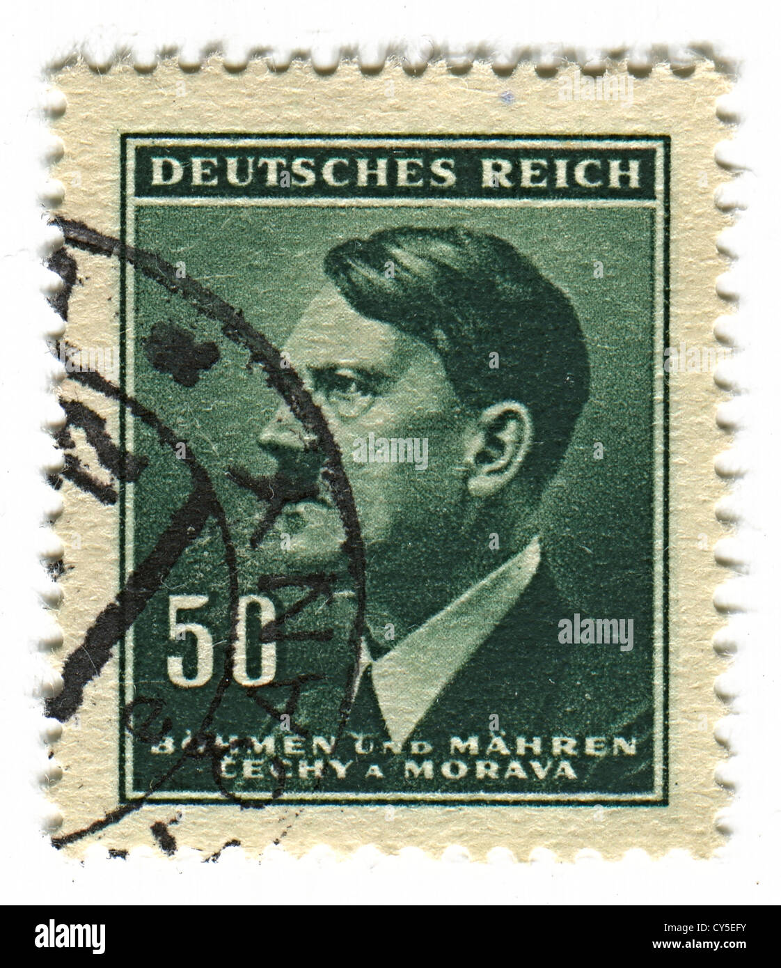 Allemagne - circa 1943 : timbre imprimé en Allemagne montre image d'Adolf Hitler était un homme politique allemand. Banque D'Images