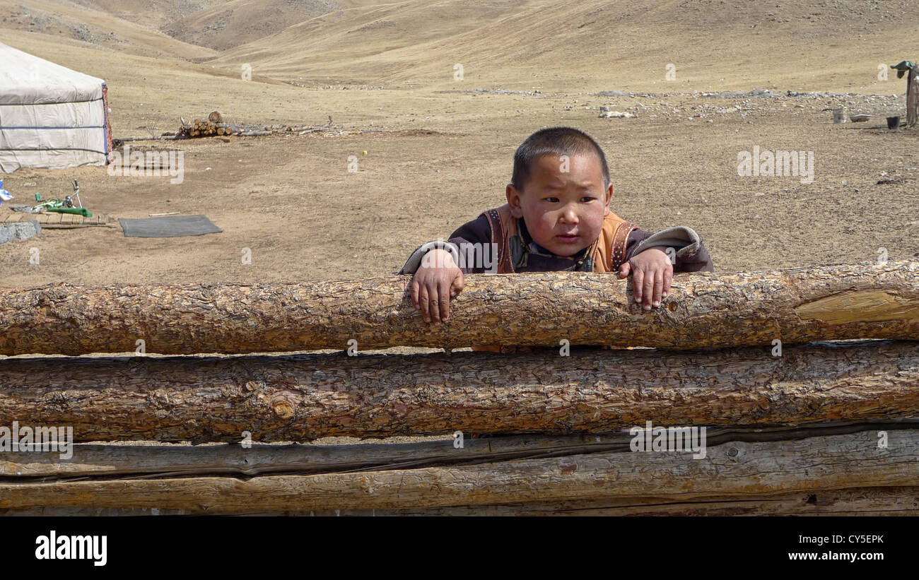 Un garçon de Mongolie. Banque D'Images