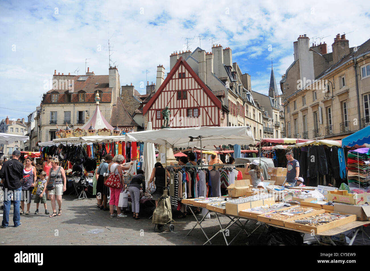 Les étals de marché à Dijon, France, Europe Banque D'Images