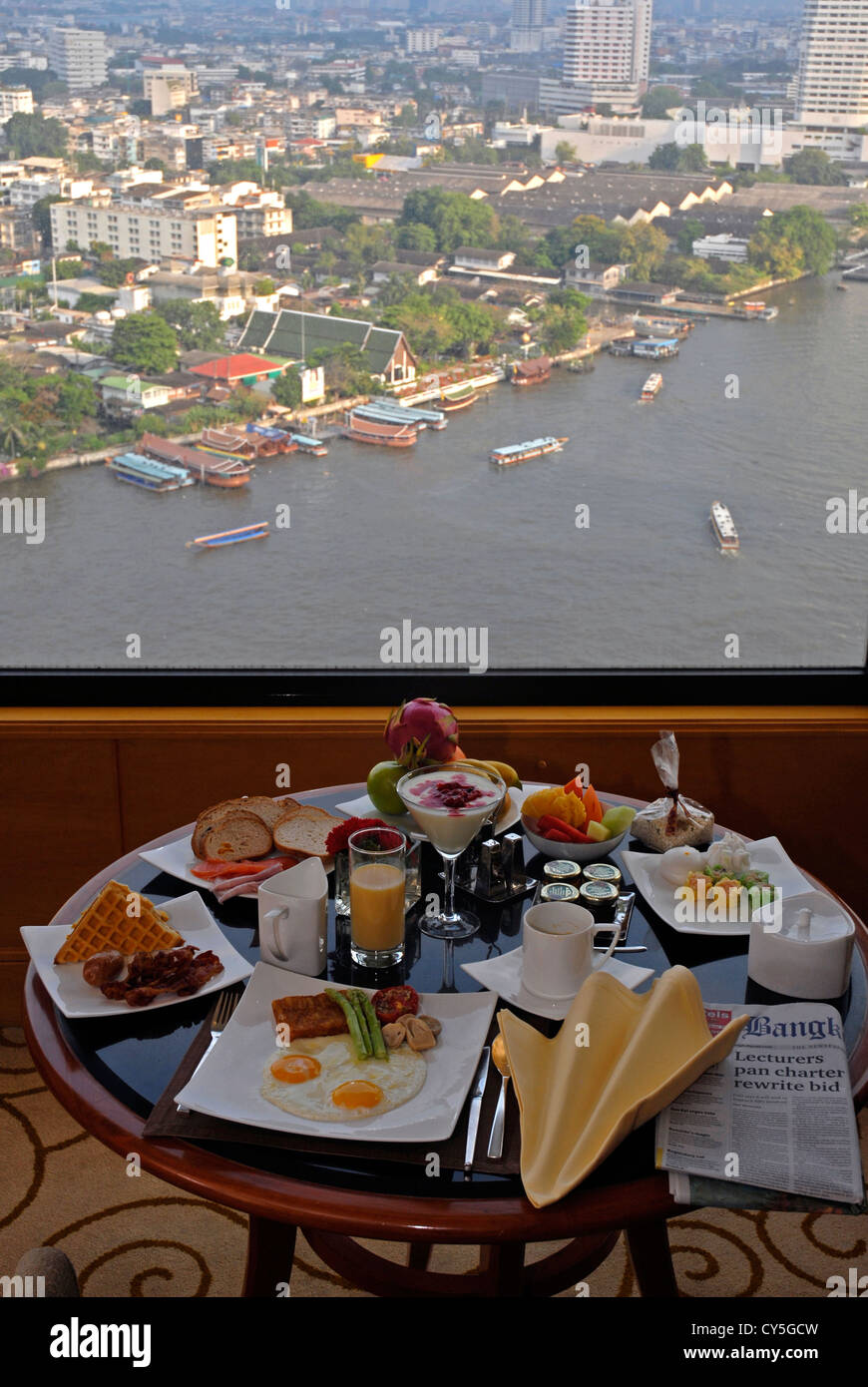 Vue, Vue Panoramique, petit déjeuner, Horizon Club, hôtel, Shangri La, Bangkok, la vue, la rivière, Chao Phraya, en Thaïlande, en Asie Banque D'Images