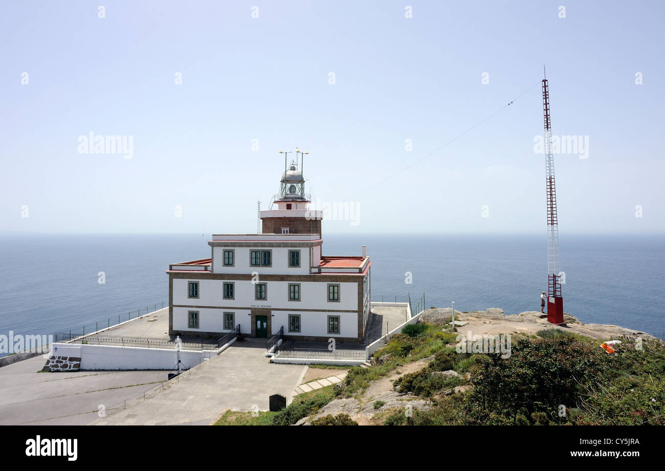 Le phare et des communications Berne sur le cap Finisterre, Cabo Fisterra. Le cap Finisterre, Cabo Fisterra, Galice, Espagne. Banque D'Images