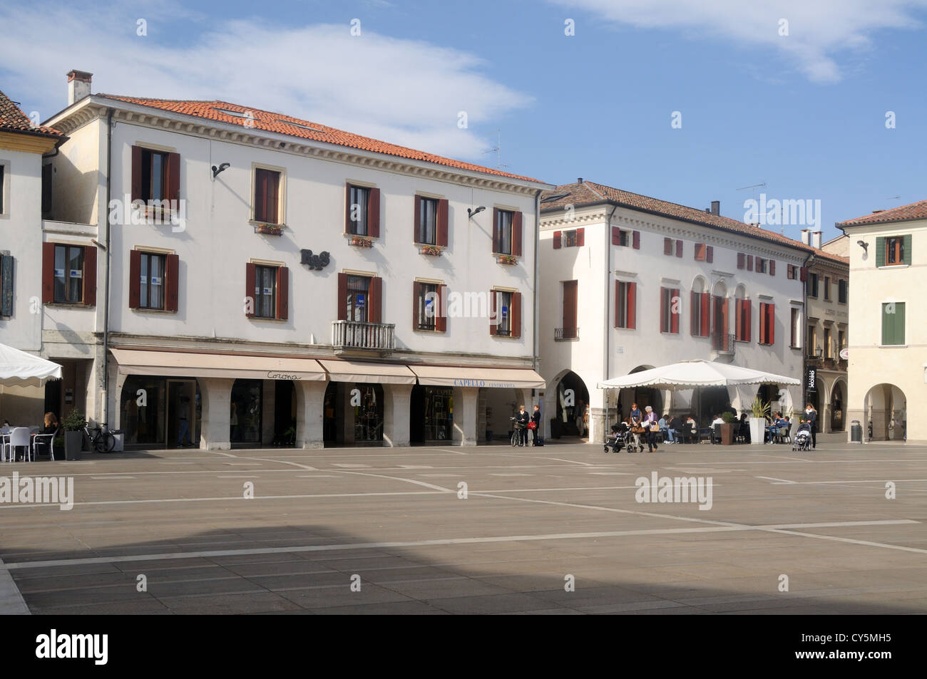 La Piazza Grande dans le centre d'Oderzo, Veneto, Italie Banque D'Images