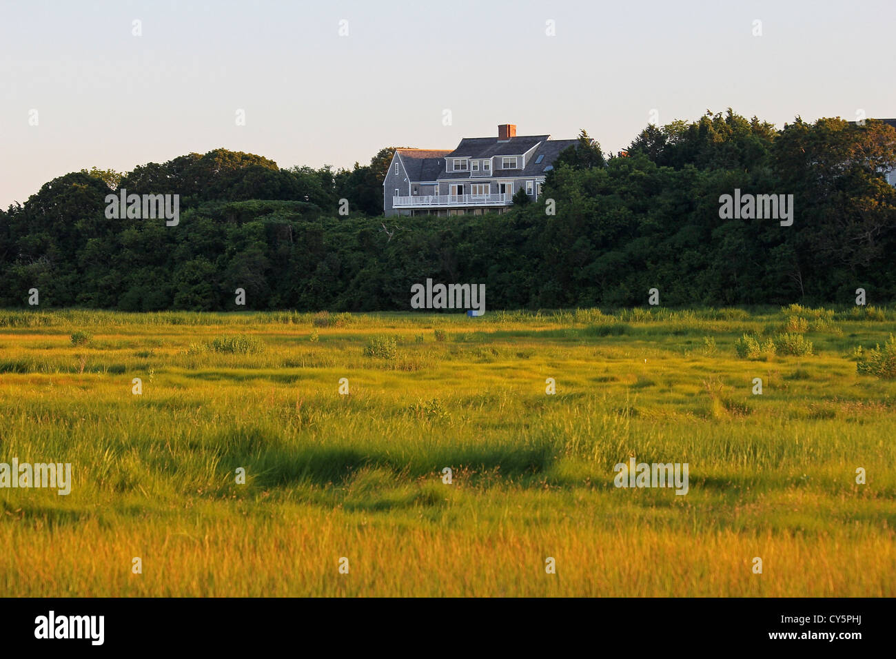 Une maison dans le marais près de Sandy Neck Beach, Cape Cod, Massachusetts Banque D'Images