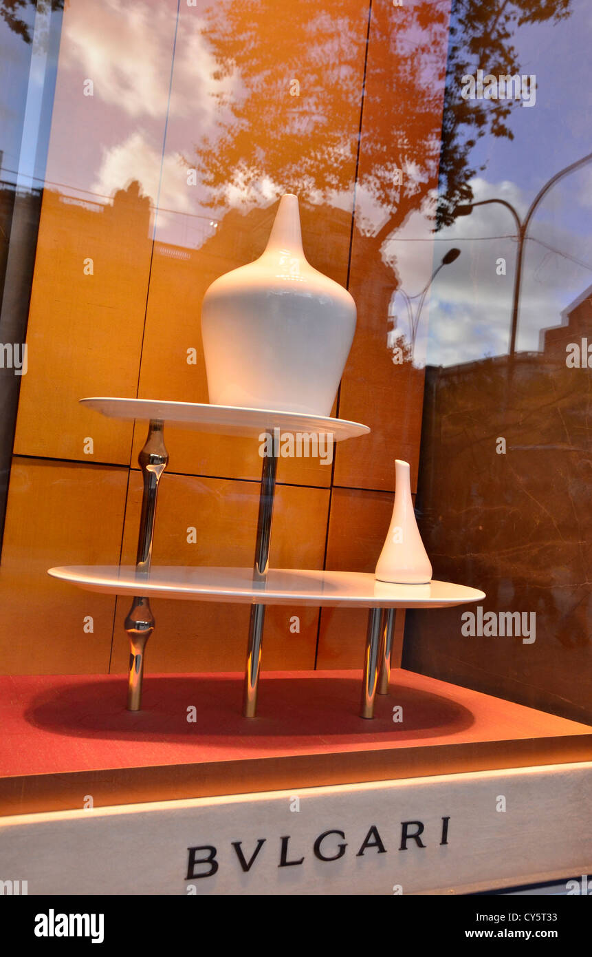 Boutique vitrine Bvlgari dans Passeig de Gràcia de Barcelone, 2013 collection. Banque D'Images