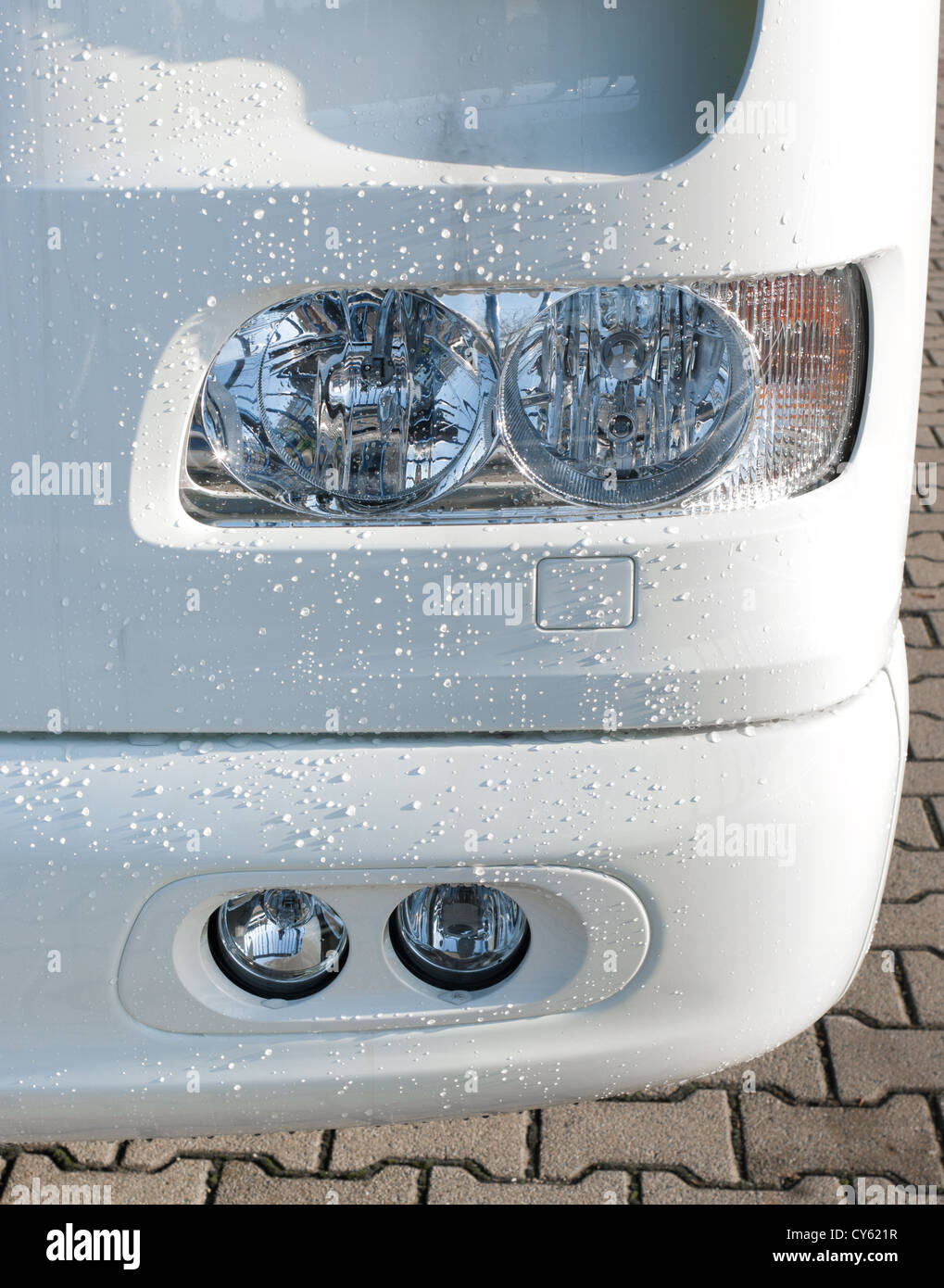 L'unité de projecteur antibrouillard et d'un camion blanc Banque D'Images