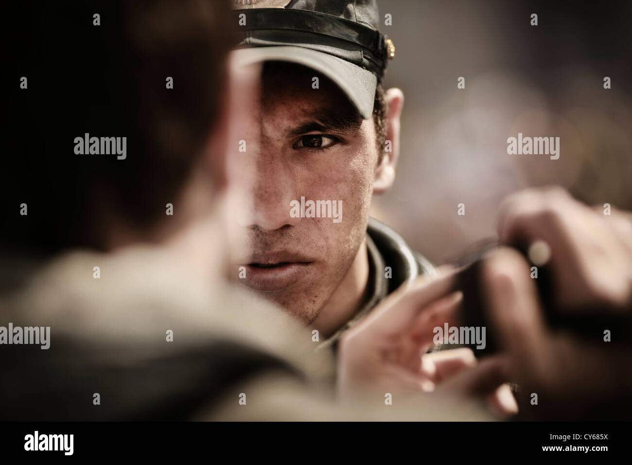 Russia-May,Samara,1, 2012:angry face du policier dans la manifestation communiste à Samara, Russie le Mayday Banque D'Images