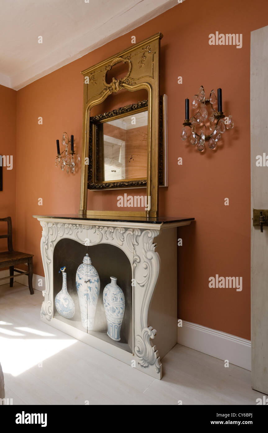 Trompe L Oeil Feu De Cheminée Trompe-l'oeil le feu de cheminée et surround en allemand restauration ferme  datant de 1820 Photo Stock - Alamy