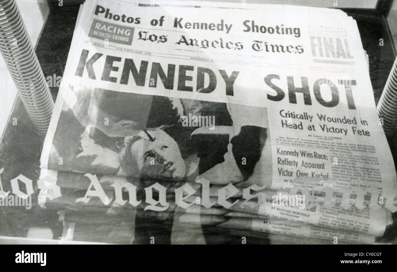 ROBERT F. Kennedy (1925-1968) Première page du Los Angeles Times détaillant son assassinat le 5 juin 1968 Banque D'Images