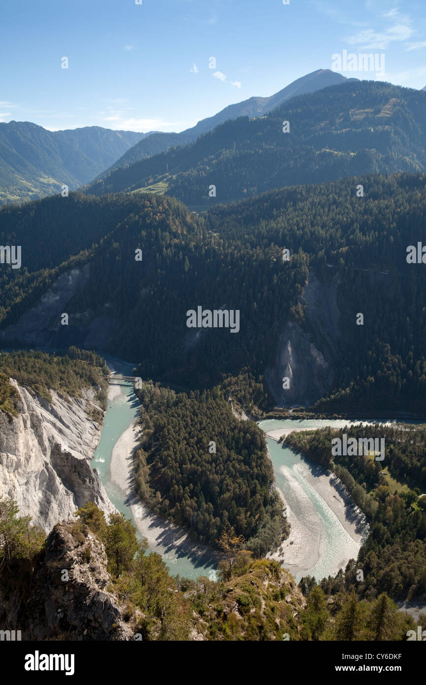 Le Rhin qui coule à travers une gorge à Conn près de Flims, Grisons, Suisse Europe Banque D'Images