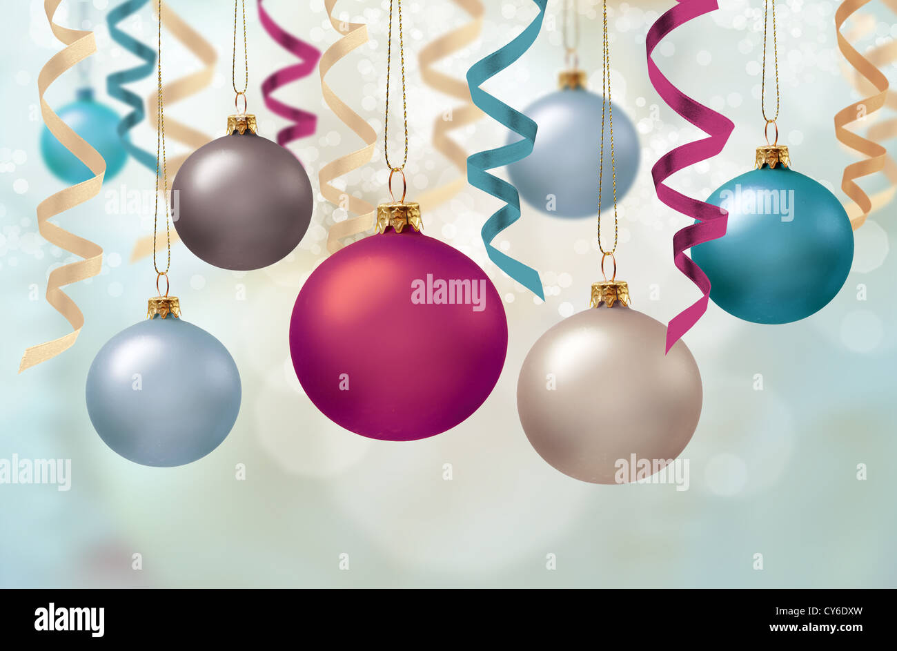 Décoration de Noël avec des boules et rubans Banque D'Images