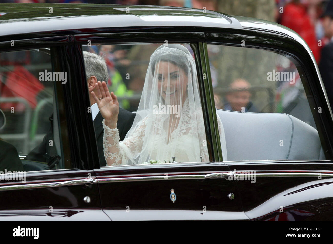 Les lecteurs de Kate Middleton à l'abbaye de Westminster AVEC SON PÈRE LE JOUR DE SON MARIAGE POUR LE PRINCE WILLIAM Banque D'Images