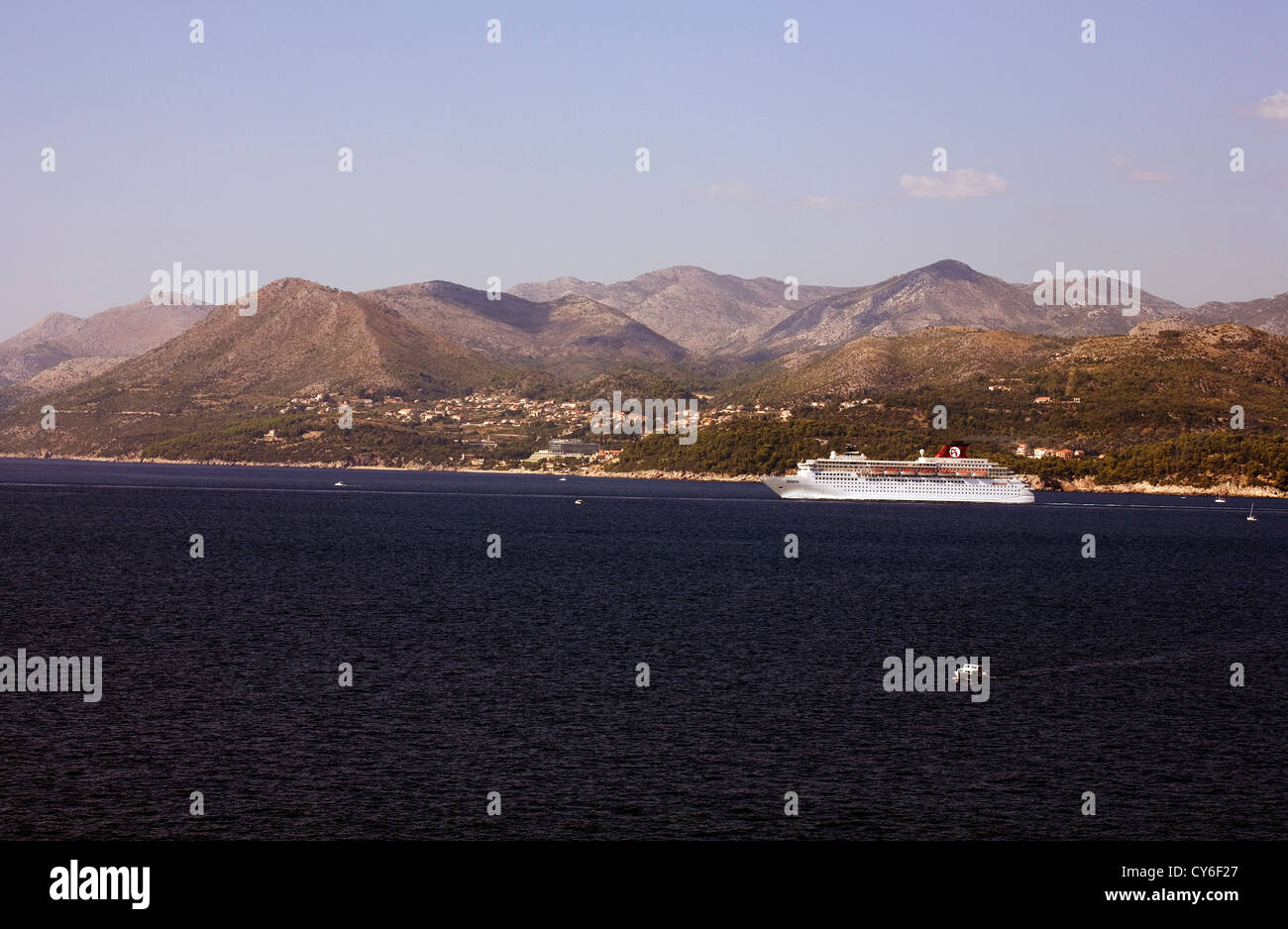 Voile de croisière passé Masarykov Put près de Lapad Dubrovnik Croatie Banque D'Images