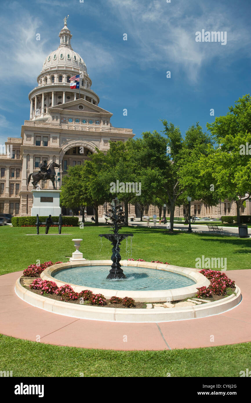 FOUNTAIN LAWNDOME STATE CAPITOL BUILDING AUSTIN TEXAS USA Banque D'Images