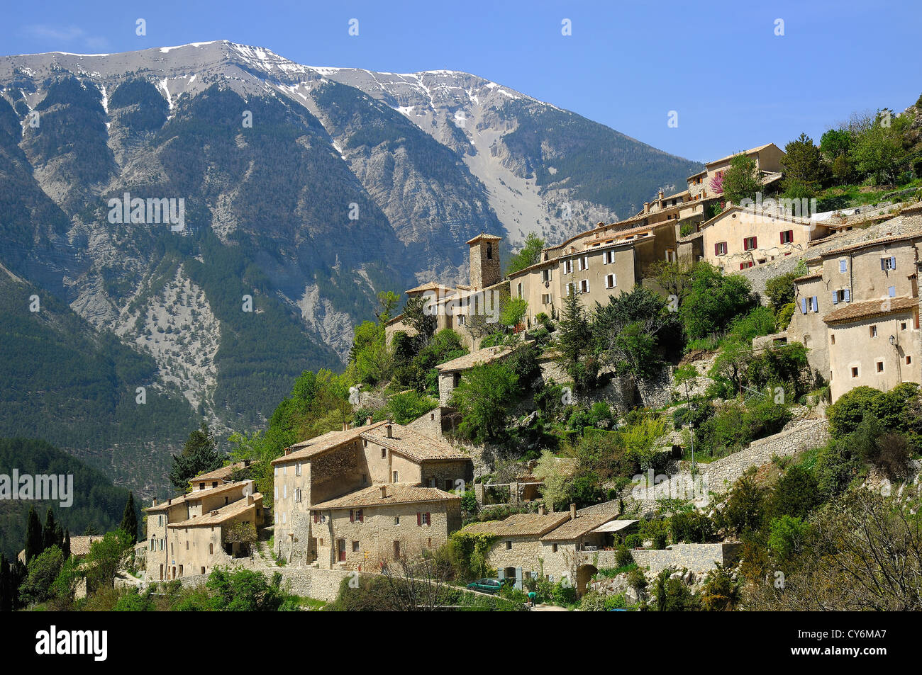 Village de Brantes au pied du mont Ventoux en Provence, France 84 Banque D'Images