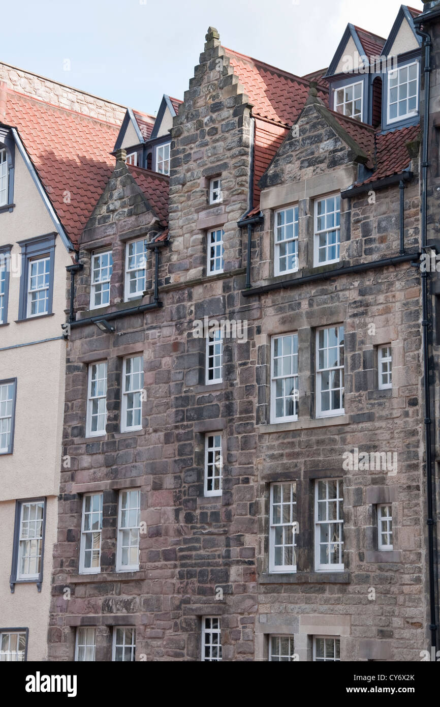 Maison de ville historique à l'architecture du Royal Mile, dans le centre d'Édimbourg. Banque D'Images