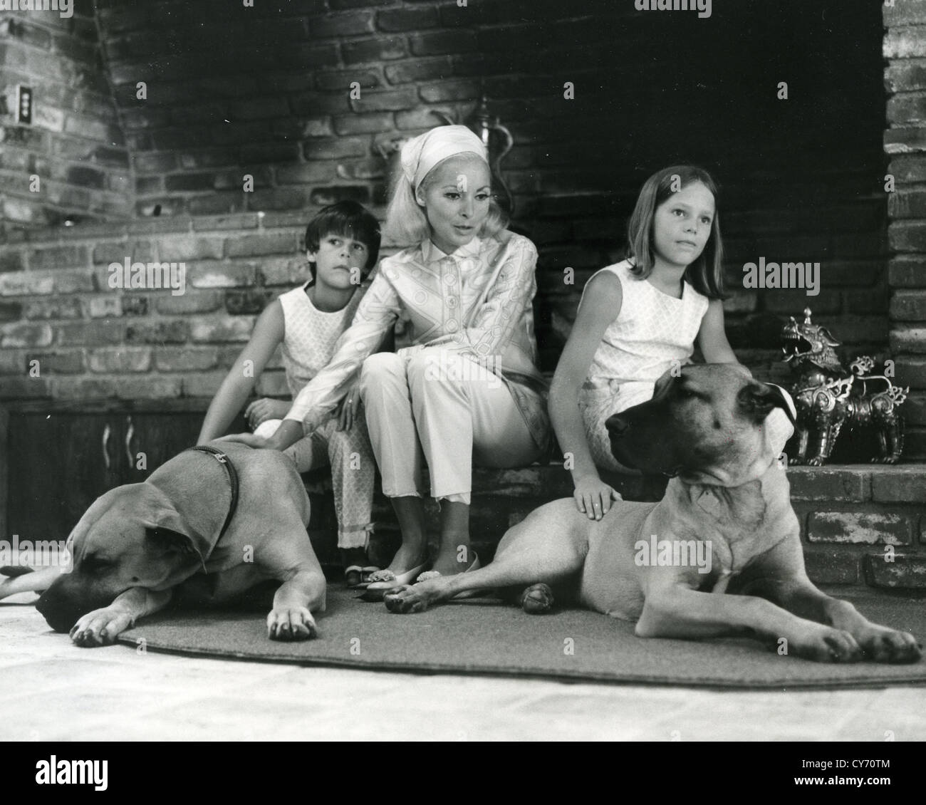 JANET LEIGH actrice US sur 1965 avec filles Jamie (à gauche) et Kelly Banque D'Images