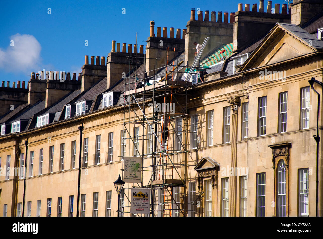 La réfection du toit sur énumérés accueil sur Great Pulteney Street de Bath Banque D'Images