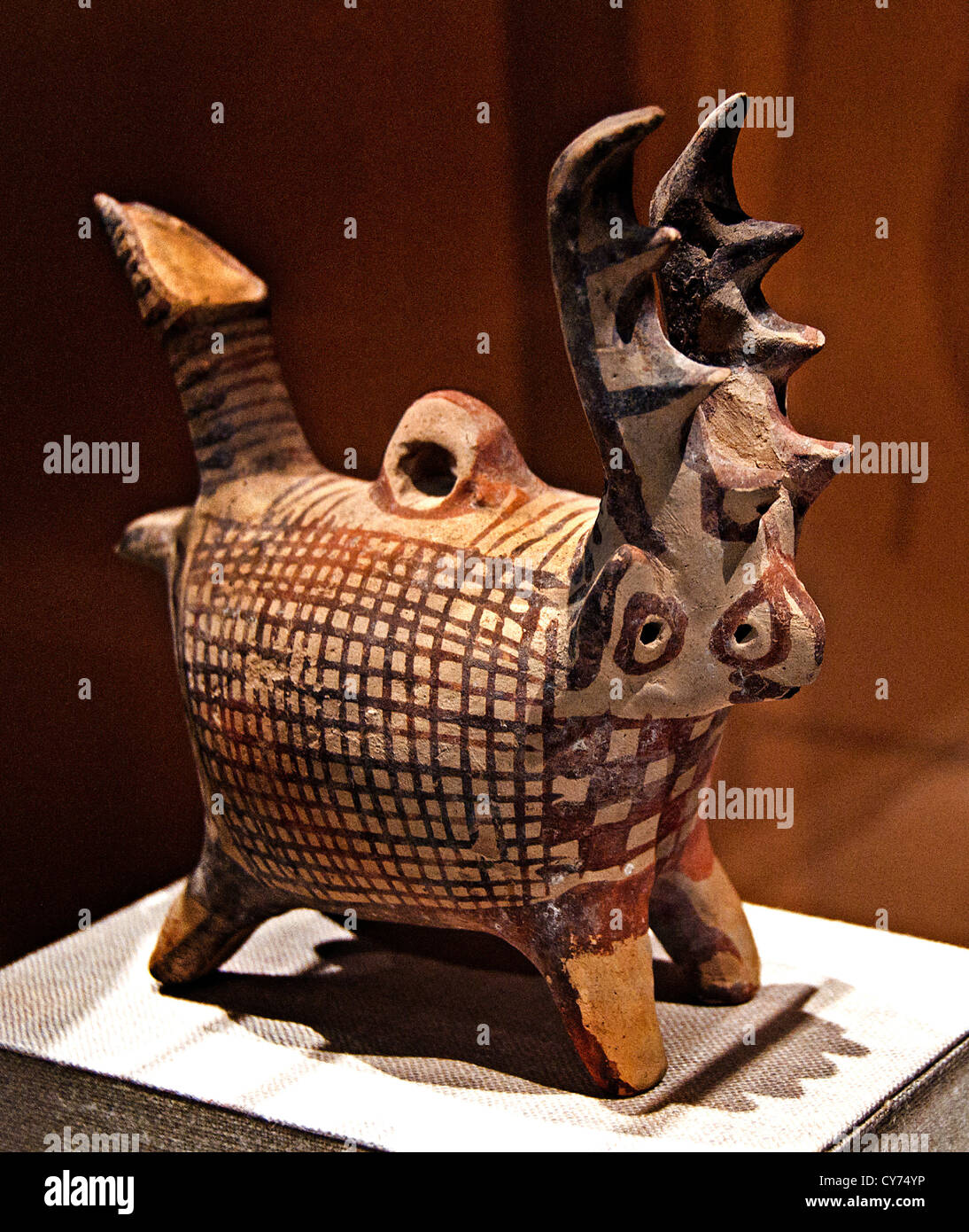 Askos zoomorphe en terre cuite avec un navire au milieu de la tête de bélier III chypriote ca. 1725-1600 av. 14 cm Chypre Grèce Grec Banque D'Images