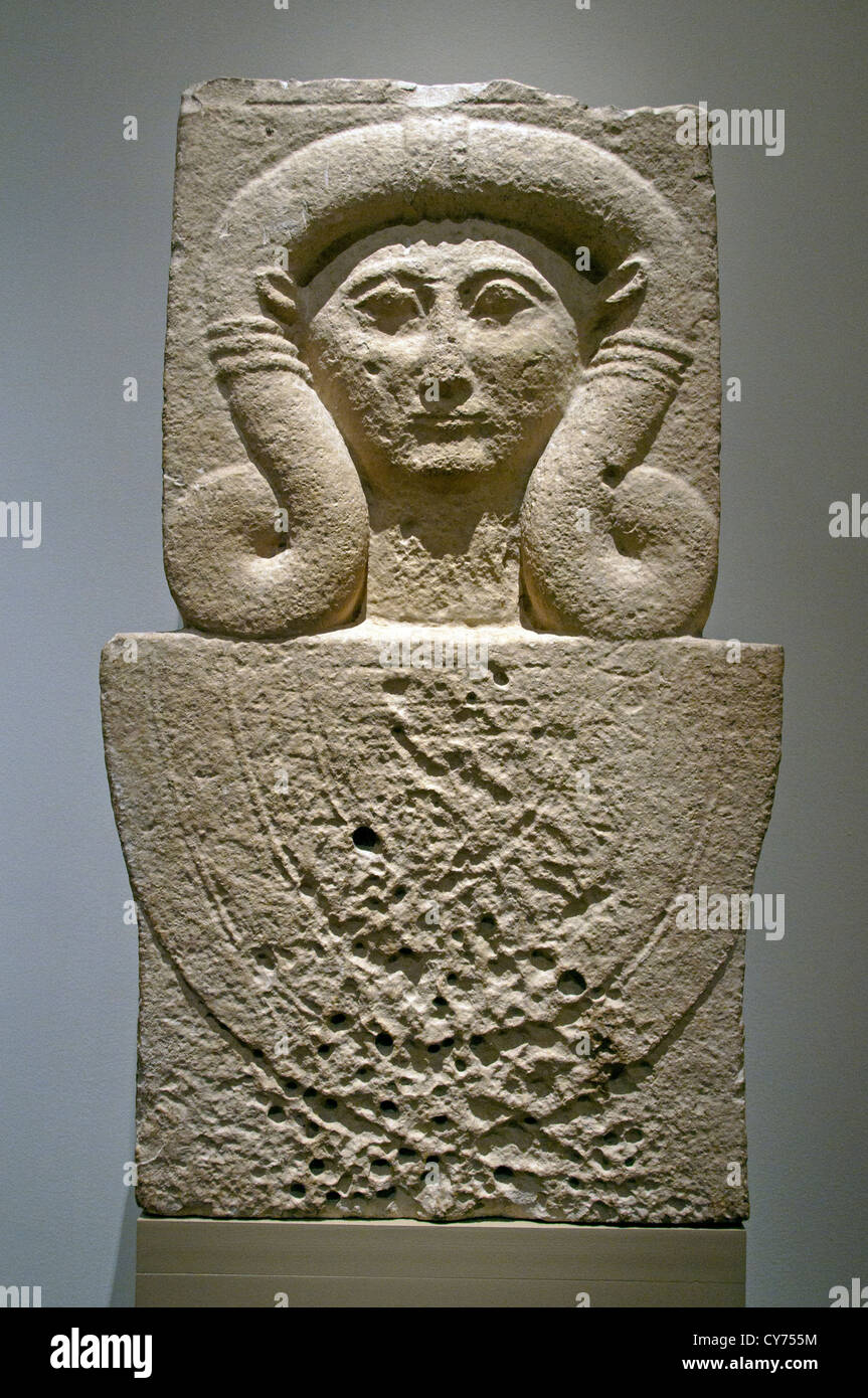 Stèle de calcaire (arbre) avec la tête d'Hathor 6ème siècle avant J.C. archaïque 87.6cm chypriote grecque chypriote Chypre Grèce Banque D'Images