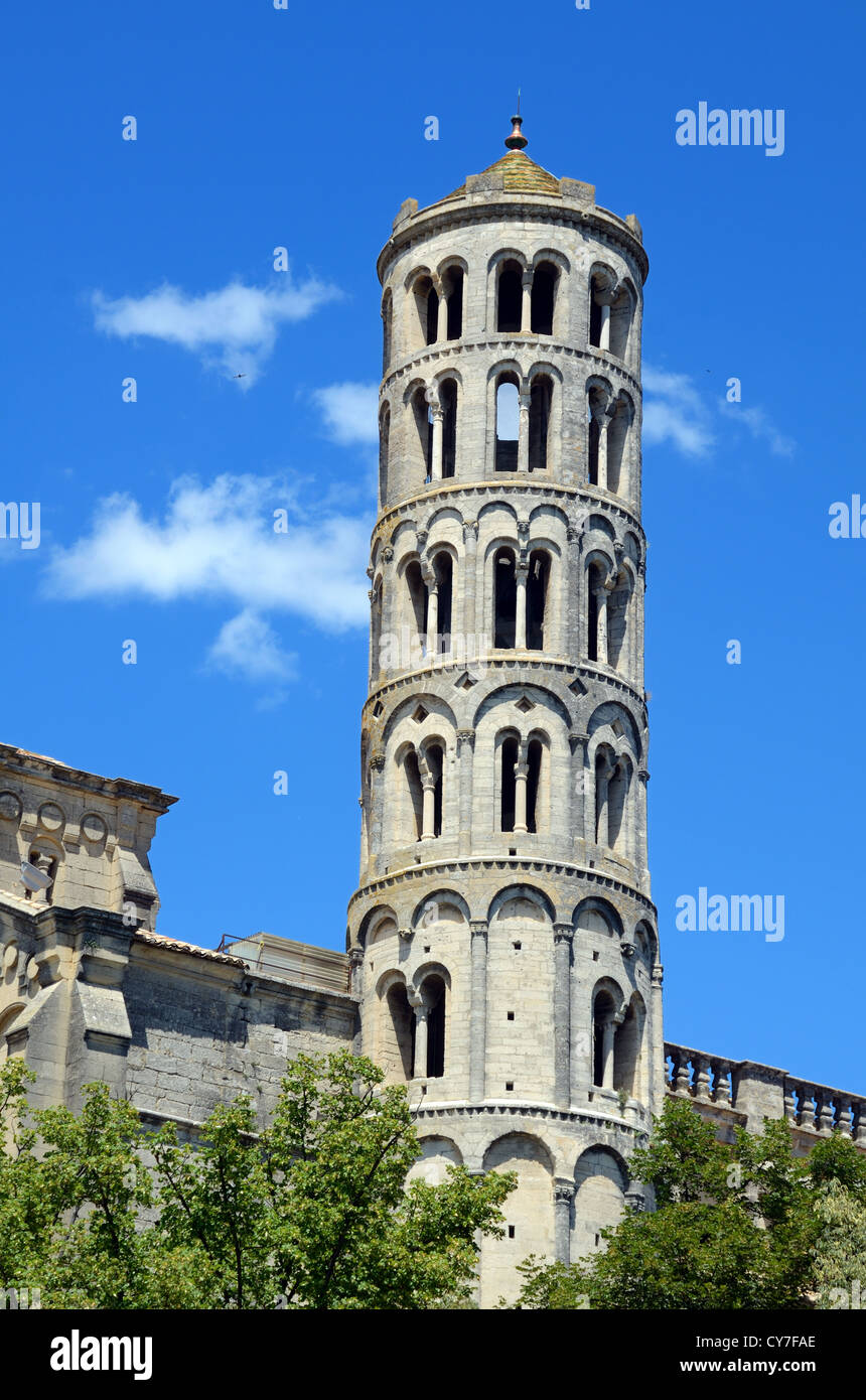 Le site ou la légendaire tour Fenestrelle, le beffroi, la tour du clocher ou le Campanile de la cathédrale Saint-Théodorit Uzès Gard France Banque D'Images