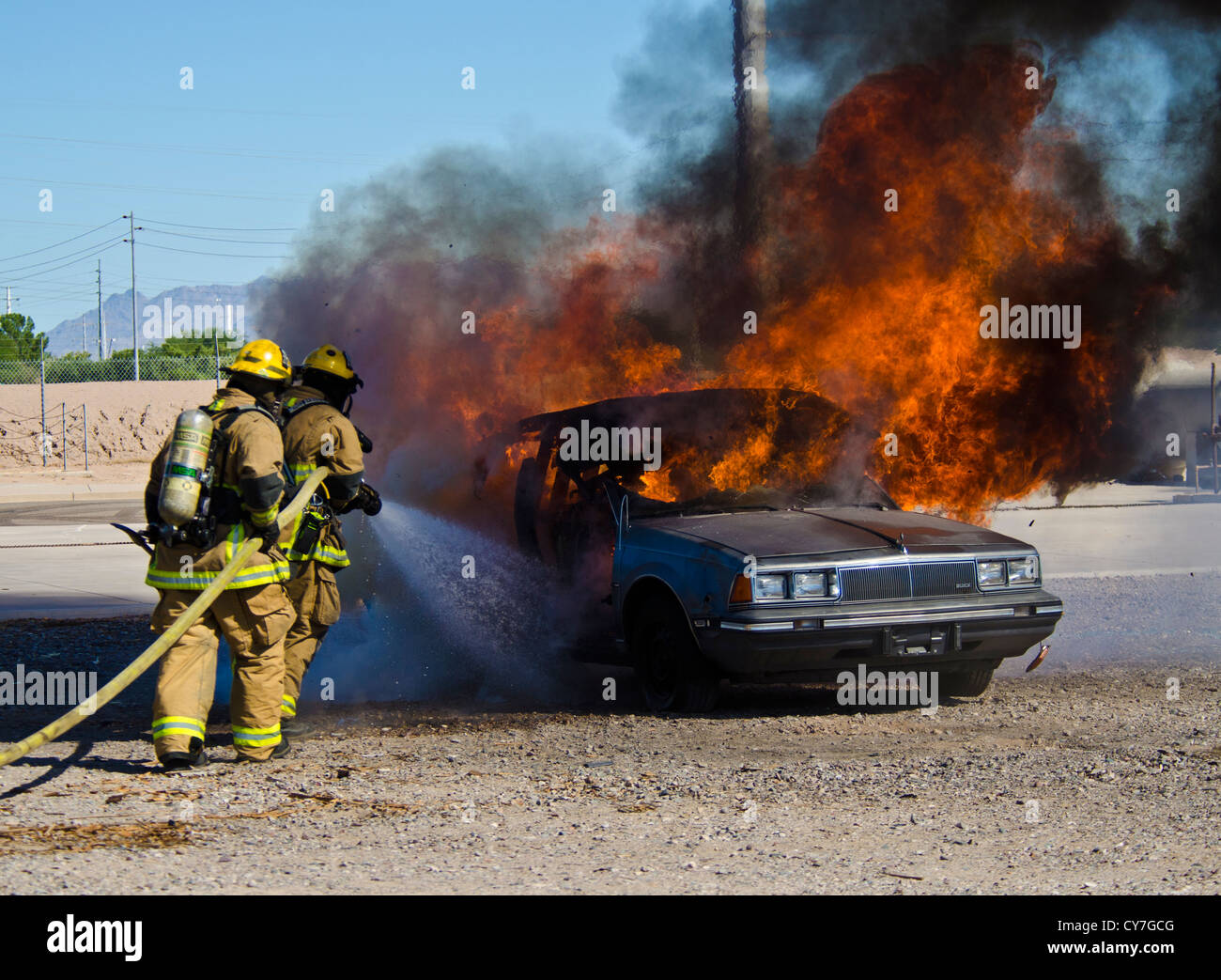 Voiture en feu et burning hot ! De l'Arizona. Banque D'Images