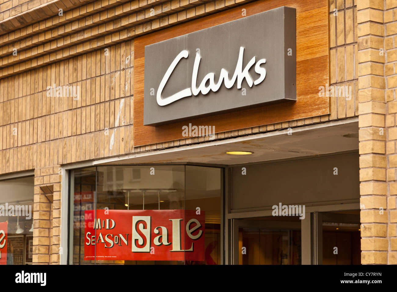 Clarks chaussures magasin de vente au détail de la rue Commercial Newport  Wales, UK Photo Stock - Alamy