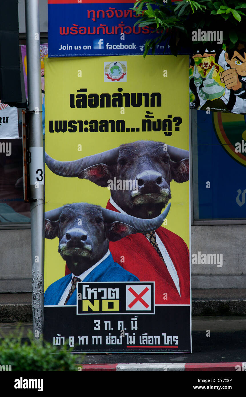 Thai affiche électorale : 'Pas de vote, voter pour le Bull', Bangkok, Thaïlande Banque D'Images