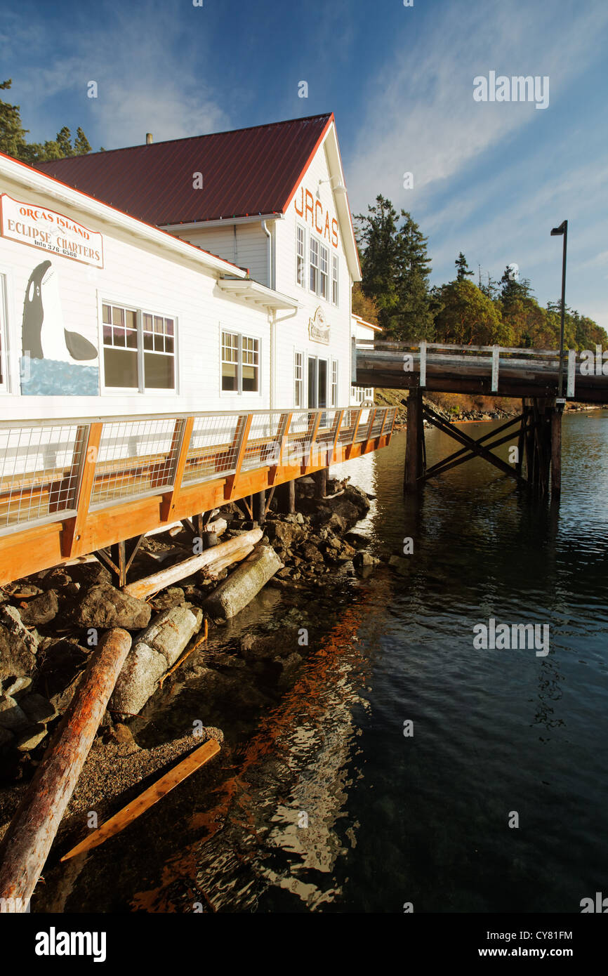 Russells' Landing et Eclipse Charters sur Orcas Village waterfront, Orcas Island, îles San Juan, San Juan County, Washington Banque D'Images