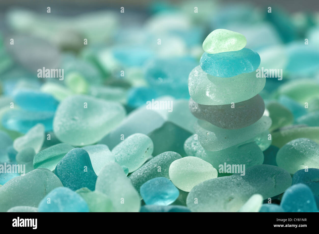 Kelly patiné vert et bleu clair sea glass trouvés à North Beach, Port Townsend, Jefferson County, Washington State, USA Banque D'Images