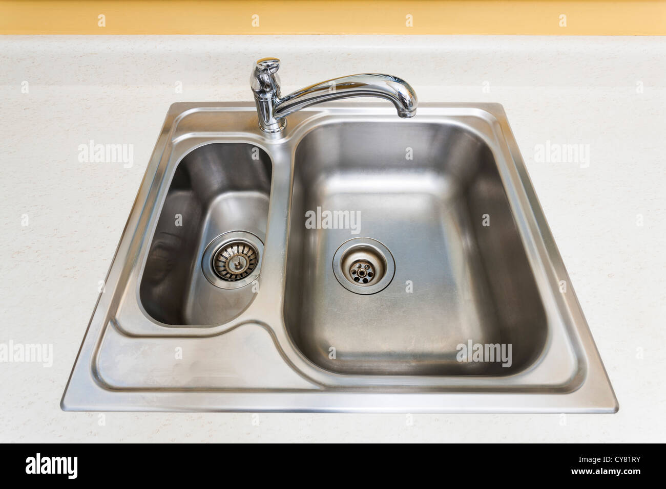 Évier de cuisine en acier inoxydable Banque D'Images