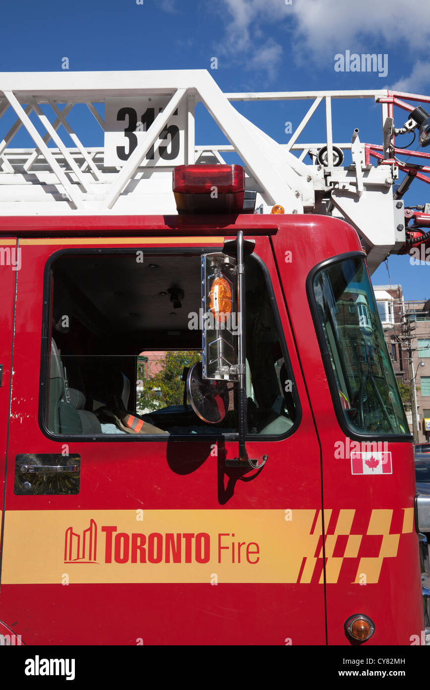 Camion de pompiers de Toronto à l'extérieur de la caserne de pompiers.Toronto, Ontario, Canada Banque D'Images