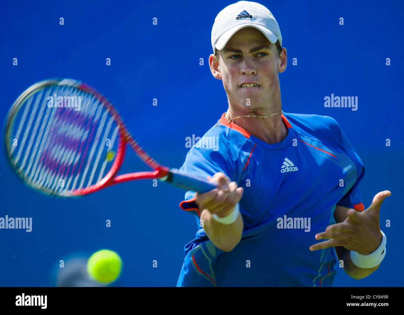 Vasek Pospisil en action de jouer une seule main forehand shot. Banque D'Images