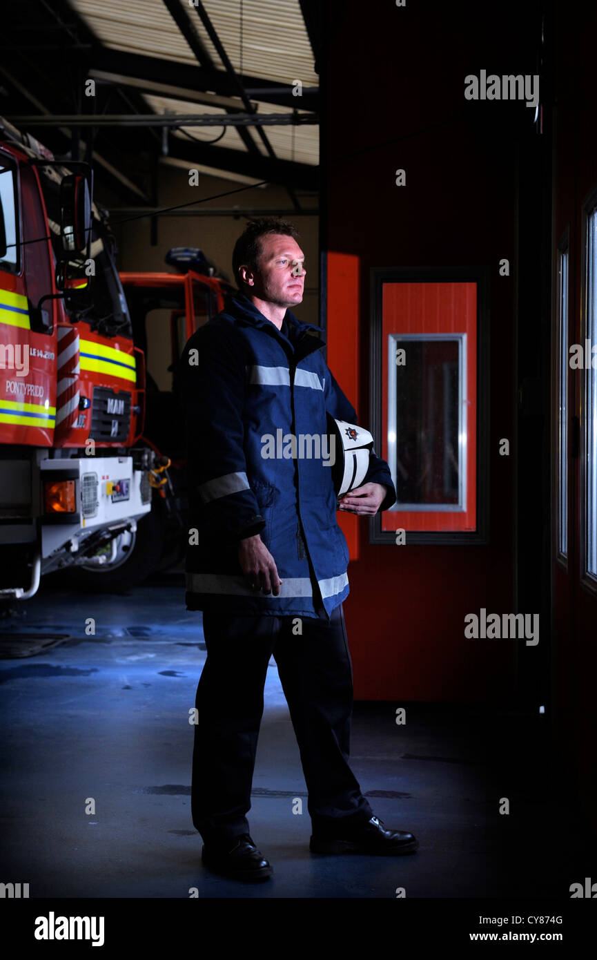 Re. Fireman de white watch à Pontypridd Fire Station en S Wales - watch Manager Tony Green Banque D'Images
