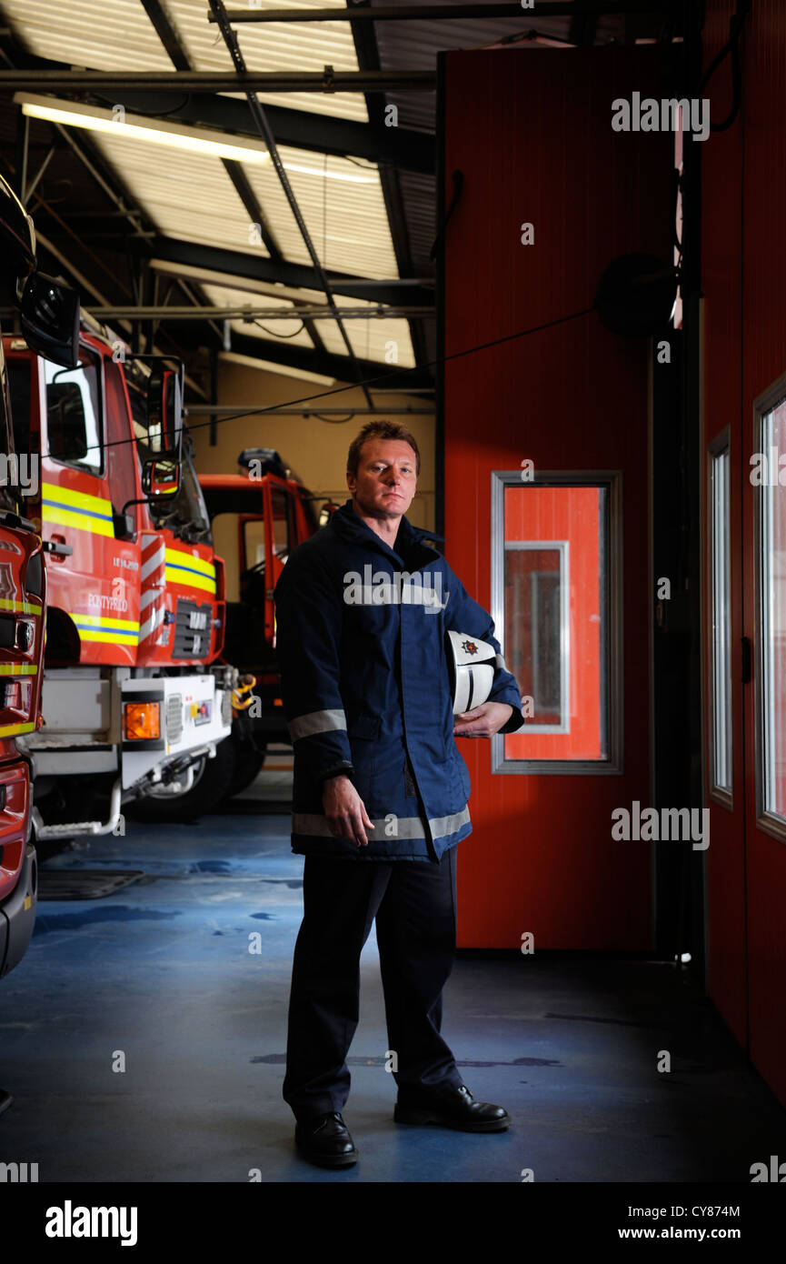 Re. Fireman de white watch à Pontypridd Fire Station en S Wales - watch Manager Tony Green Banque D'Images
