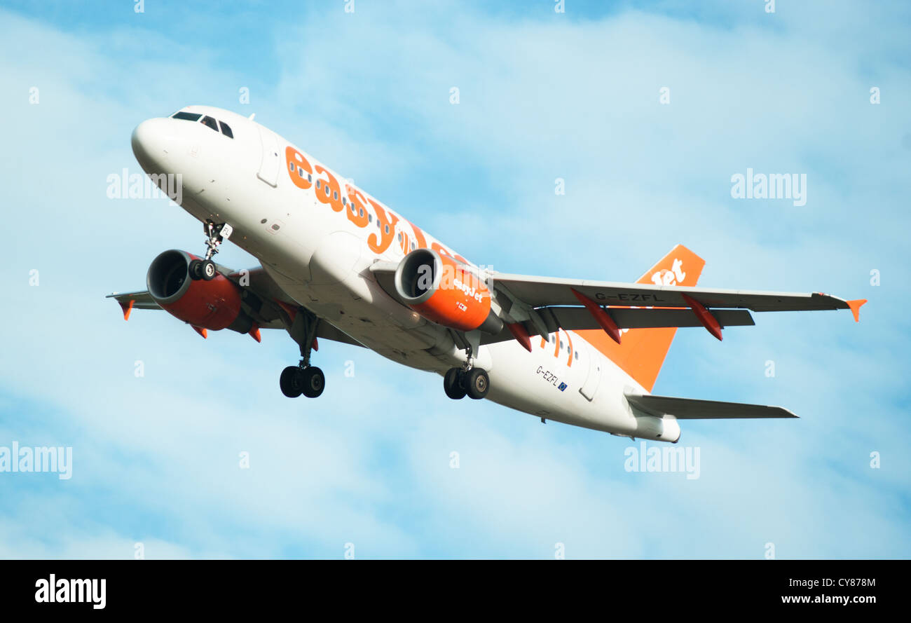 Easyjet vol d'un avion dans l'air Banque D'Images Easyjet vol d'un avion dans l'air Banque D'Images