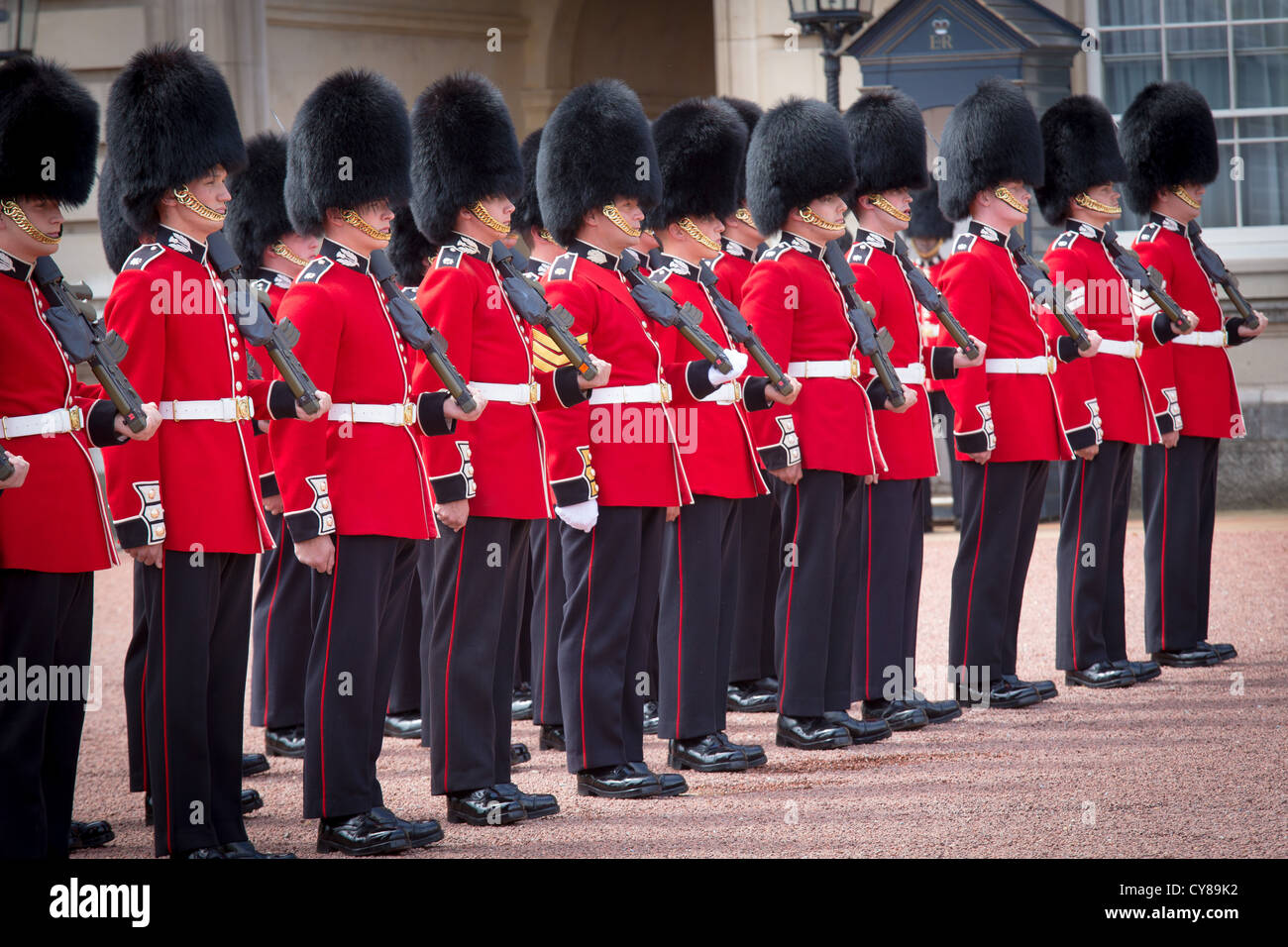 La relève de la garde au Palais de Buckingham à Londres Banque D'Images