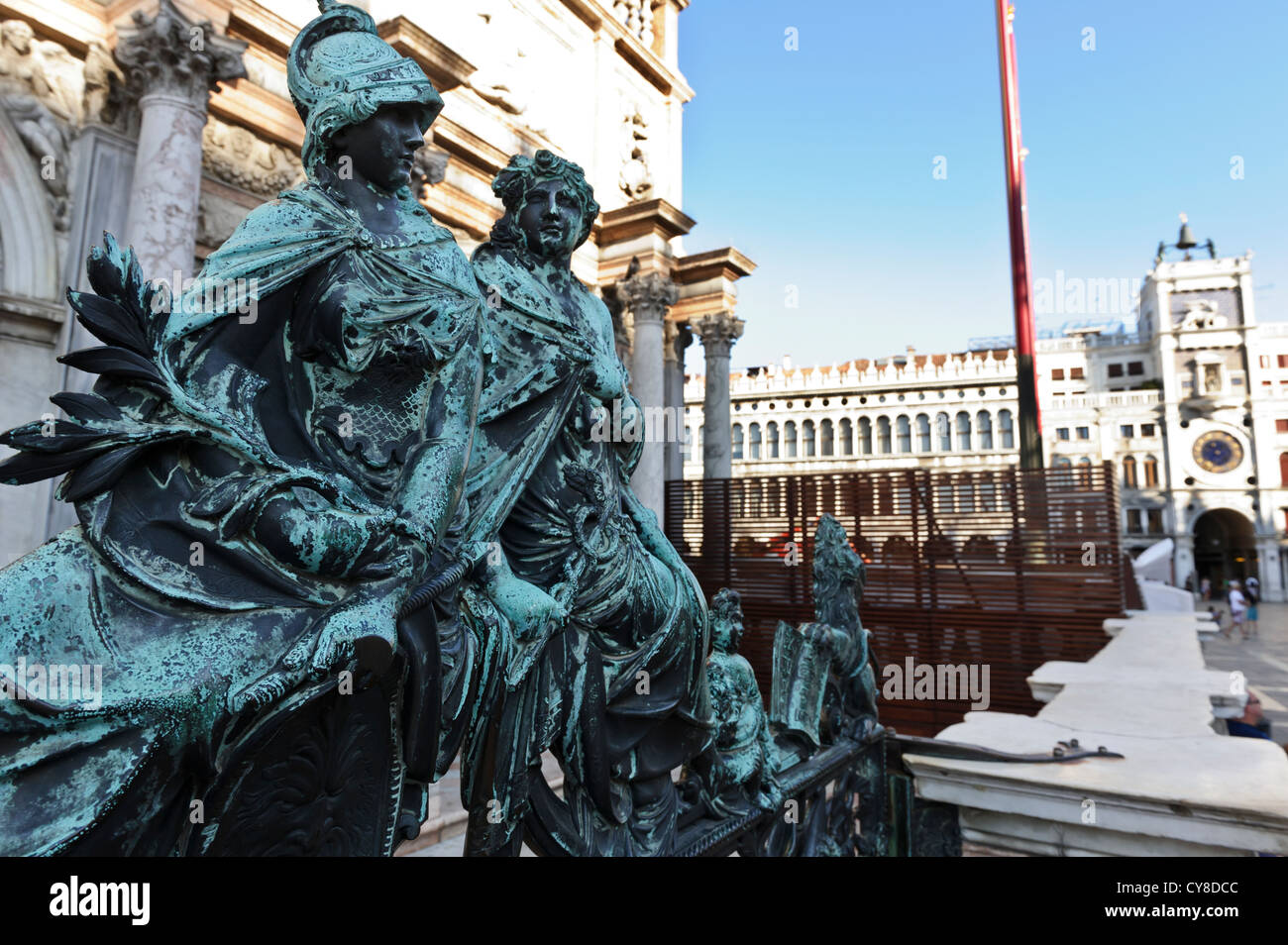 Du Prince sculptures du clocher porte, la Place Saint-Marc, Venise, Italie. Banque D'Images