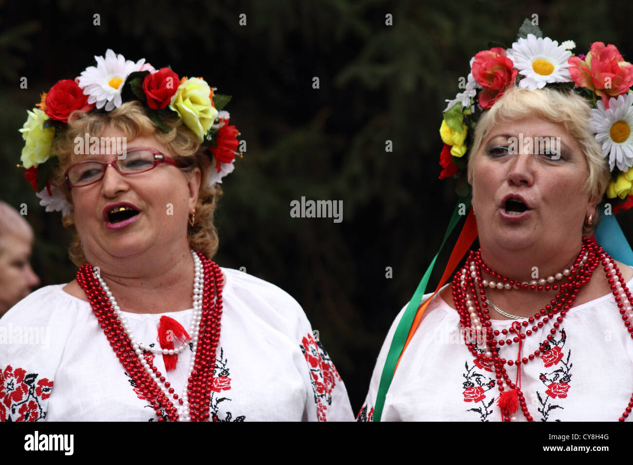 KRASNODON - SEPT 29 : chanteurs, célébration annuelle de la ville, jour Krasnodon, Lugansk Région, l'Ukraine, le 29 septembre 2012 Banque D'Images