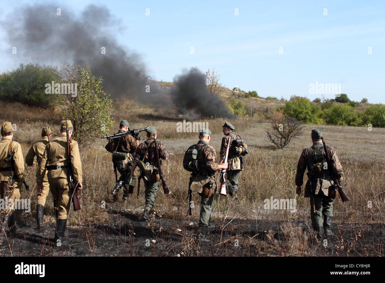 Les membres du club d'histoire de Zaporozhye historique porte uniforme allemand pendant la DEUXIÈME GUERRE MONDIALE de reconstitution historique Banque D'Images