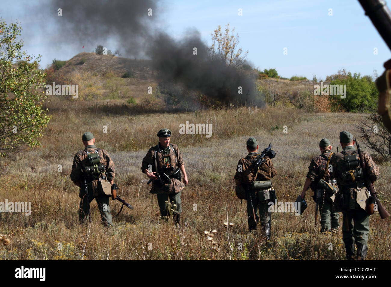Les membres du club d'histoire de Zaporozhye historique porte uniforme allemand pendant la DEUXIÈME GUERRE MONDIALE de reconstitution historique Banque D'Images