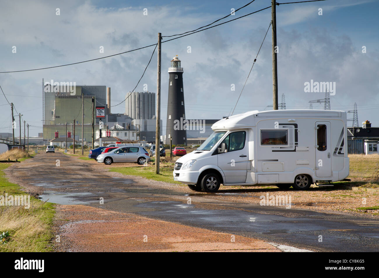 Centrale nucléaire de Dungeness ; ; ancien phare et garé Camping ; Kent ; Banque D'Images