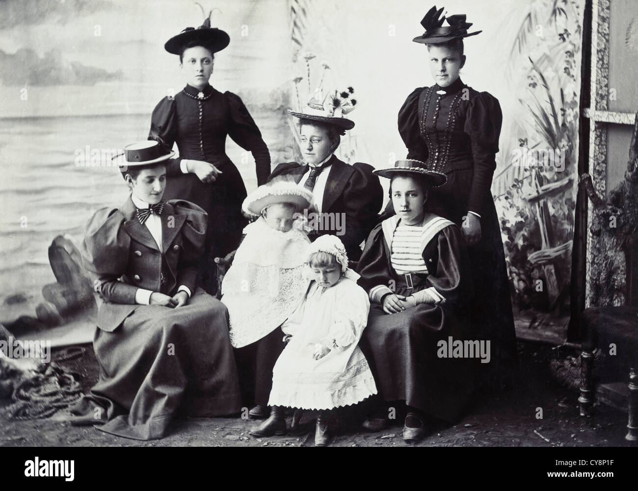 Groupe familial d'Edwardian femmes et d'enfants vers 1905 Banque D'Images