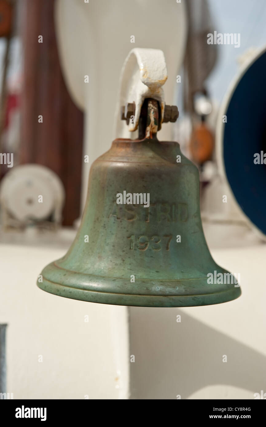 Bell sur le navire Astrid Tall Ship Banque D'Images