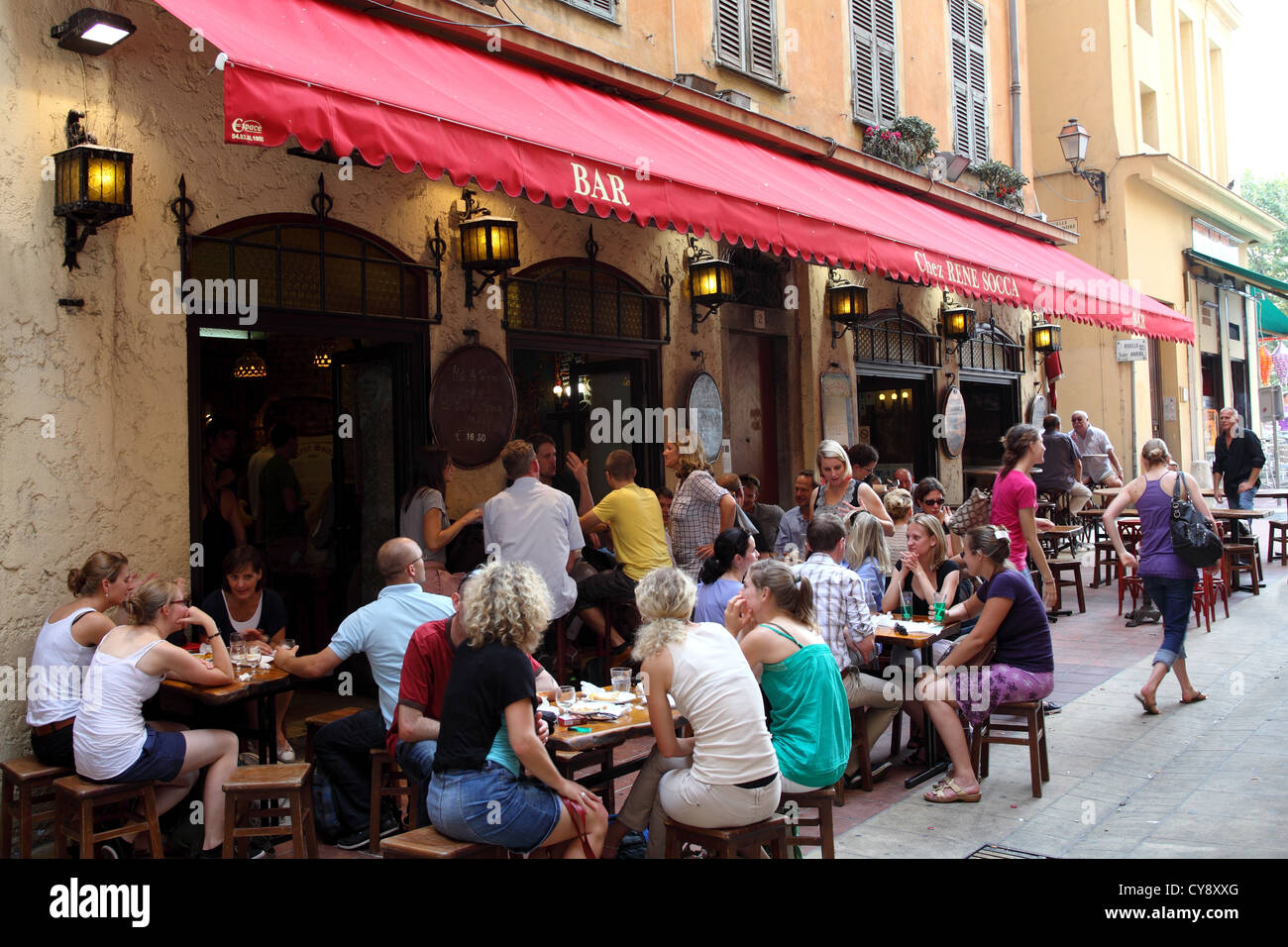 Restaurant typique dans la vieille ville de Nice Ville Banque D'Images