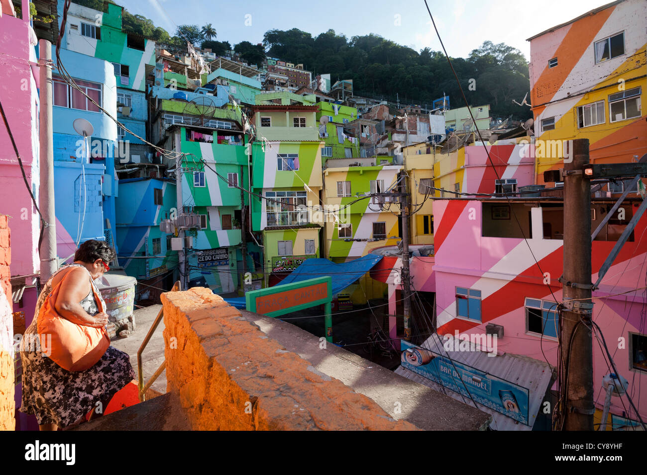 Maisons colorées à Dona Santa Marta favela de Rio de Janeiro Brésil Banque D'Images