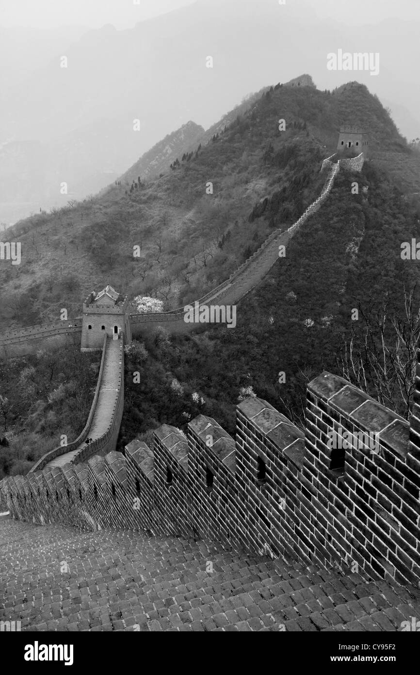 Image en noir et blanc, Grande Muraille de Chine près de Jzhai Taiping village, Tianjian Provence, Chine, Asie. Banque D'Images