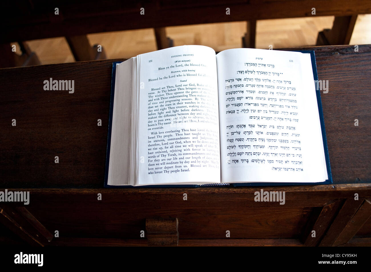 Saint livre sur un banc, synagogue Ashkenazi, Sarajevo, Bosnie et Herzégovine Banque D'Images