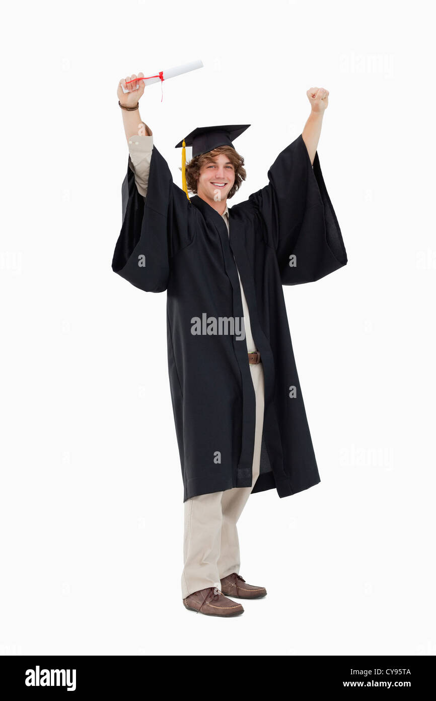Étudiant diplômé en soulevant ses bras robe Banque D'Images