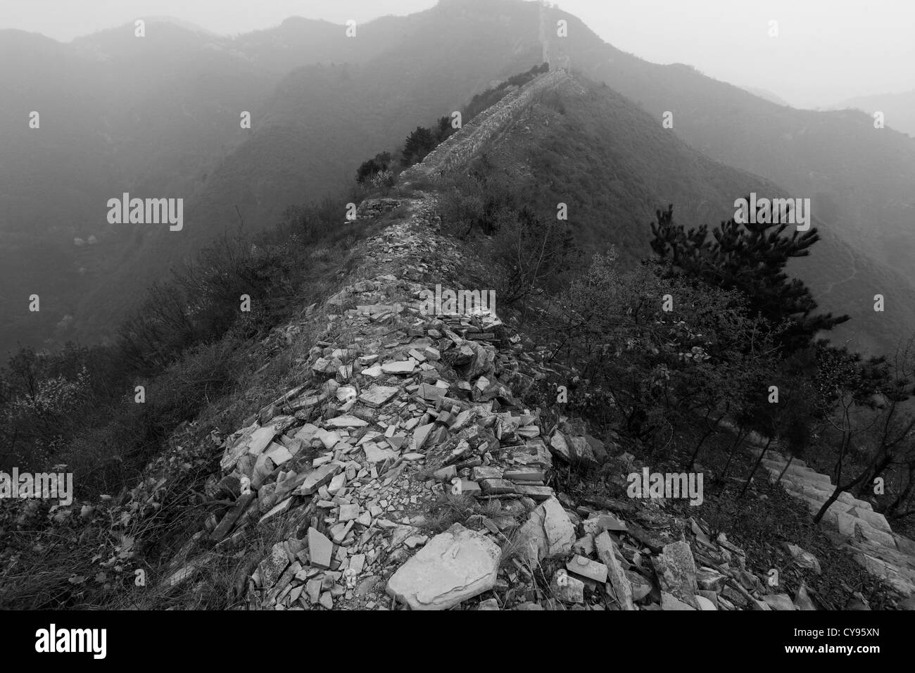 Image en noir et blanc, Grande Muraille de Chine près de Jzhai Taiping village, Tianjian Provence, Chine, Asie. Banque D'Images