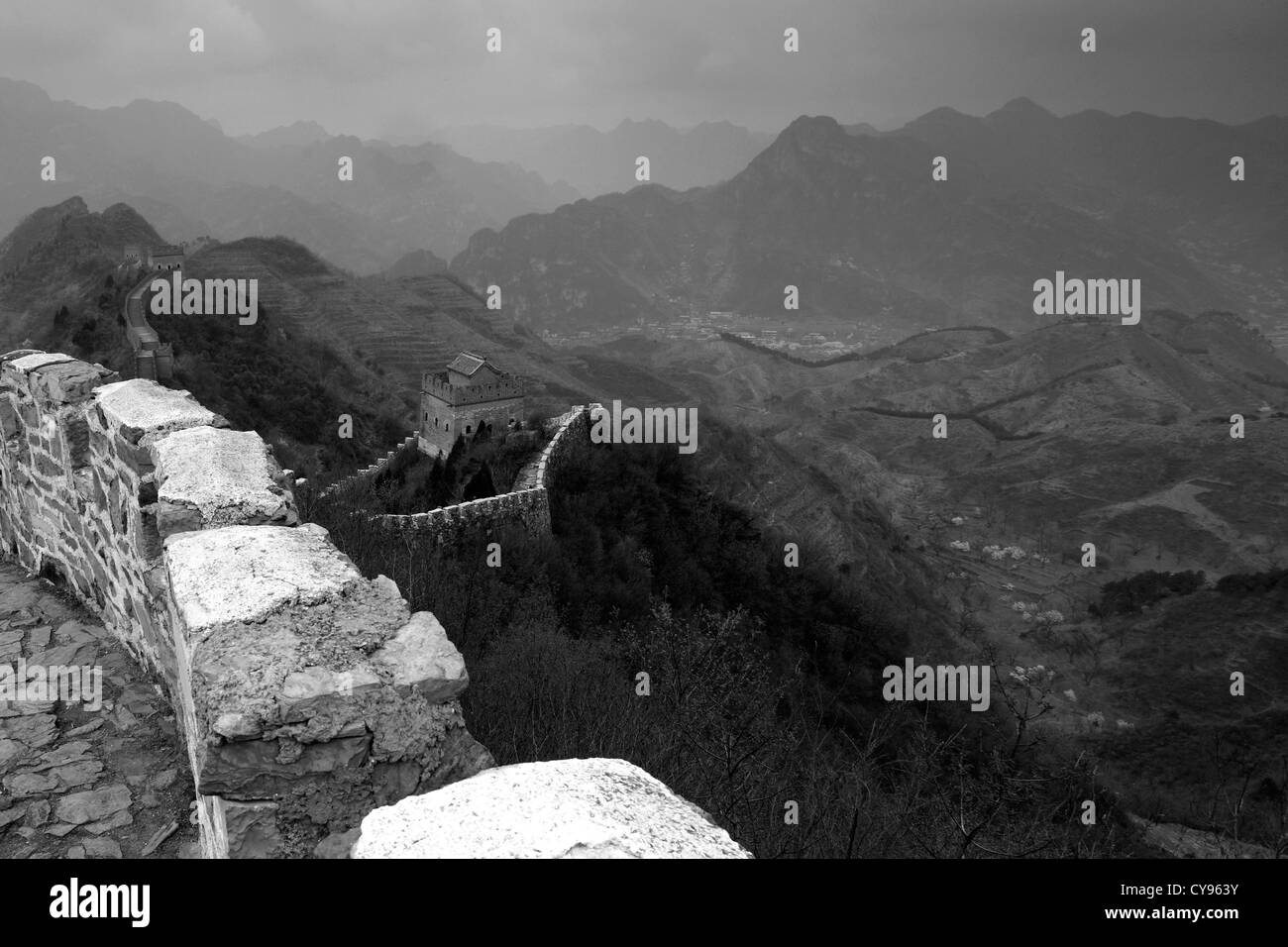Image en noir et blanc, Grande Muraille de Chine près de Jzhai Taiping village, Tianjian Provence, Chine, Asie. Banque D'Images
